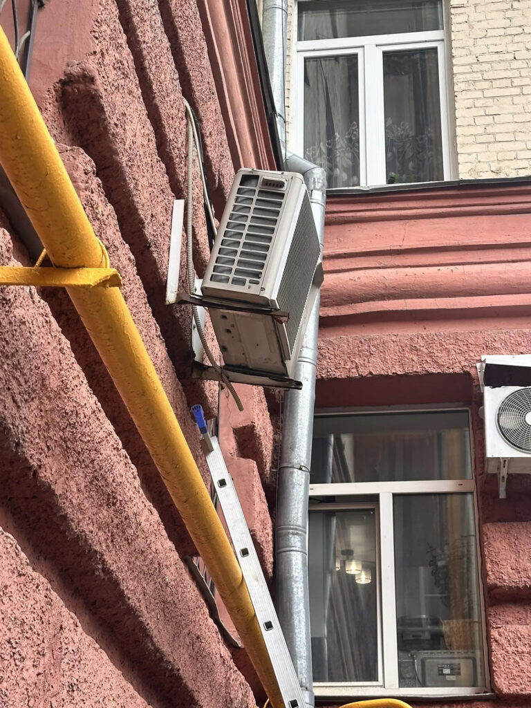 Вибрация наружного блока кондиционера на стене